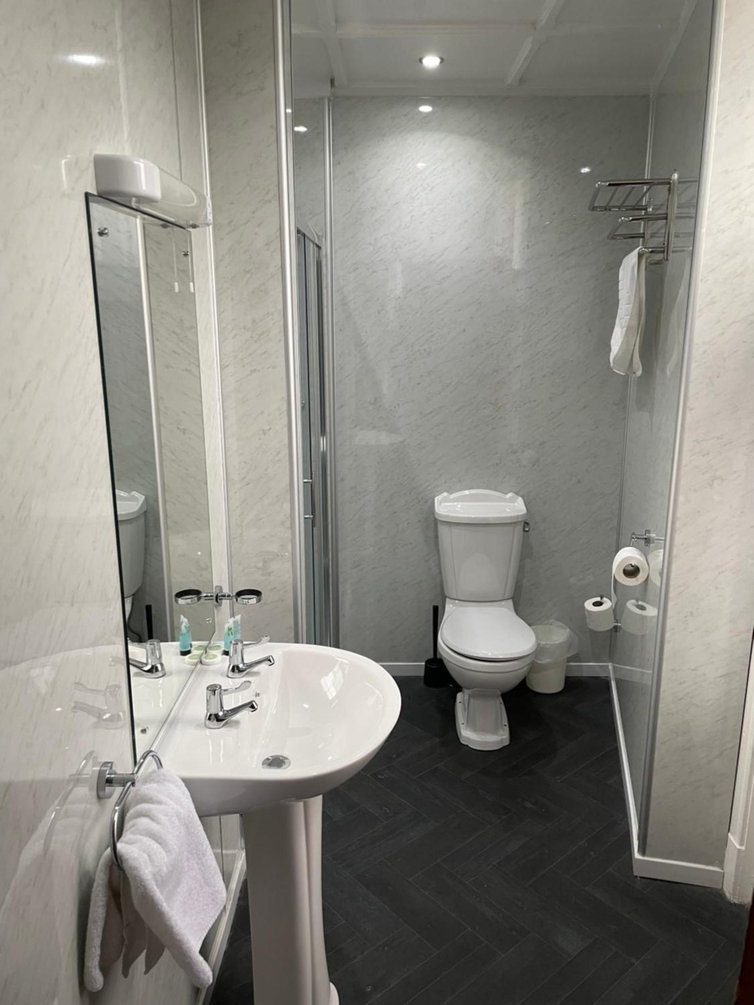The George Hotel Уитби Екстериор снимка